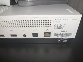 Xbox One S 1Tb + Mando y bateria + Juegos