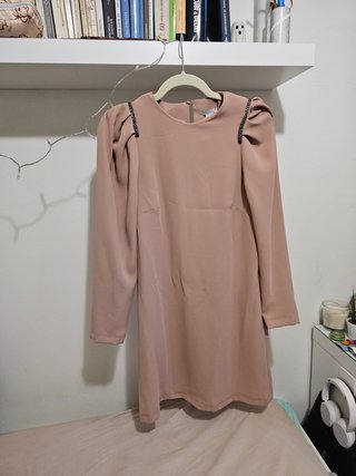 Vestito rosa cipria elegante con perline
