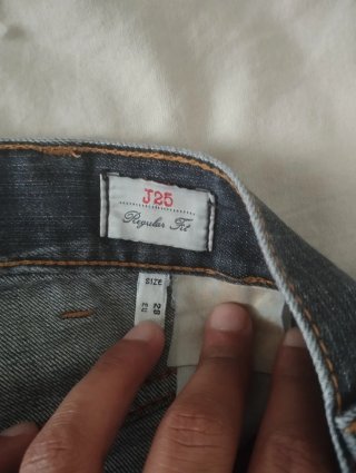 Pantalones vaqueros Calvin Klein y Armani Jeans