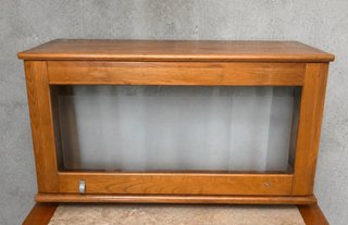 Mueble bodegón para botellas de madera y cristal
