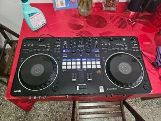 Mesa DJ Pioneer DDJ-REV5 poco uso