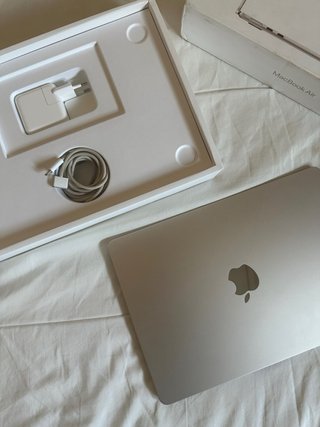 MacBook Air 2024 - M3 - 16GB Ram - Batería 100%