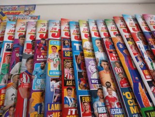 23 revistas jugon con sus pósters.