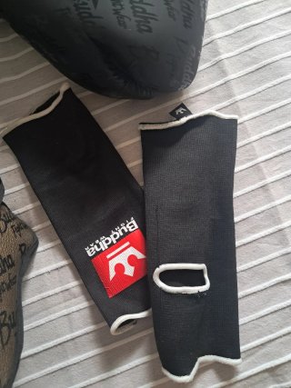 Pack Buddha Premium Guantes y Espinilleras