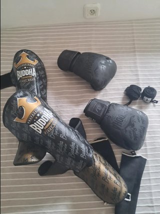 Pack Buddha Premium Guantes y Espinilleras