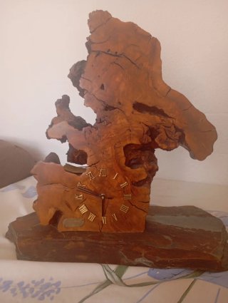 Reloj artesanal de madera con certificado