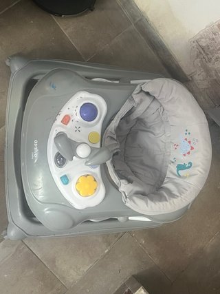 Andador bebé gris con juegos
