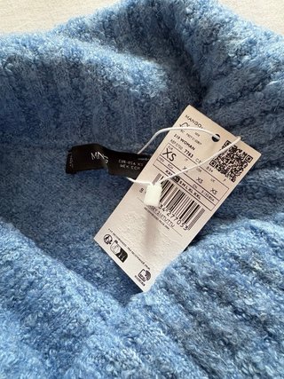Jersey cuello alto azul hombros caídos
