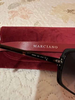 Gafas de sol Guess Marciano negras para mujeres