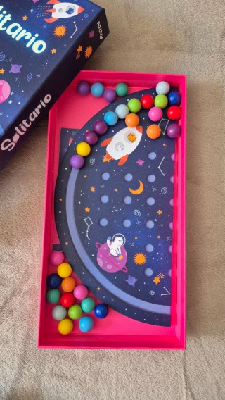 Juego Solitario de bolas como un cosmos d planetas