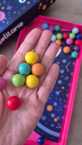 Juego Solitario de bolas como un cosmos d planetas