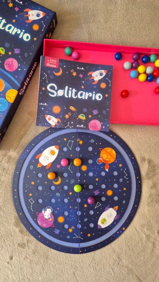 Juego Solitario de bolas como un cosmos d planetas