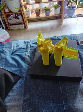 Sandalias Versace Jeans Couture Amarillas