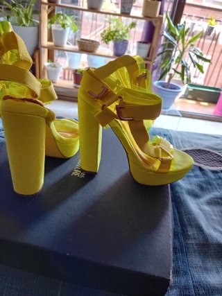 Sandalias Versace Jeans Couture Amarillas