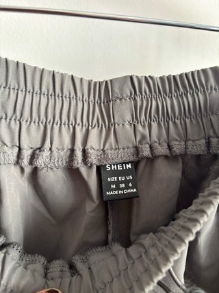 Pantalones cargo grises muy amchos