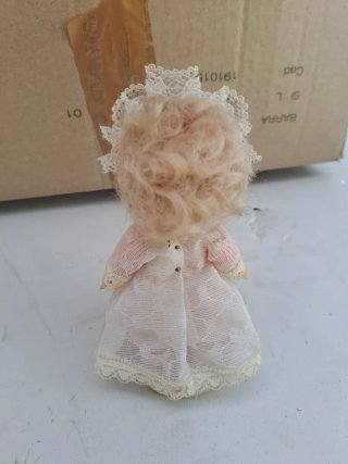 Muñeca de comunión antigua