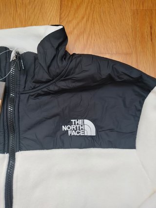 Chaqueta The North Face Negra y Blanca crema