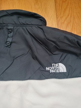Chaqueta The North Face Negra y Blanca crema