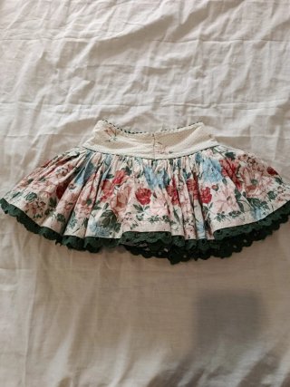 Falda LARRANA niña vuelo floral. Talla 5 aproximad