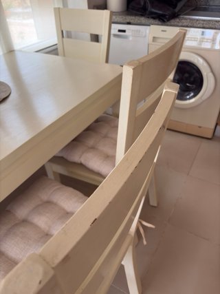 Mesa y 4 Sillas Comedor
