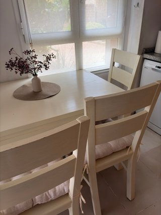 Mesa y 4 Sillas Comedor