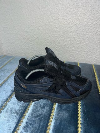 Zapatillas New Balance Negras y Azules