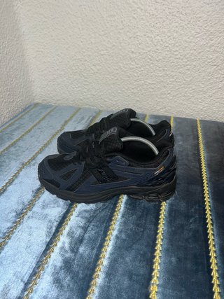 Zapatillas New Balance Negras y Azules