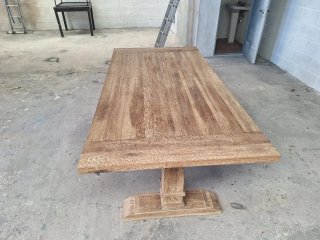 Mesa de comedor de madera maciza