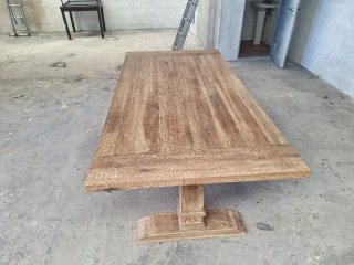 Mesa de comedor de madera maciza