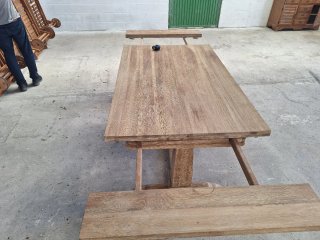 Mesa de comedor de madera maciza