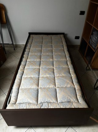 Letto singolo con rete e materasso