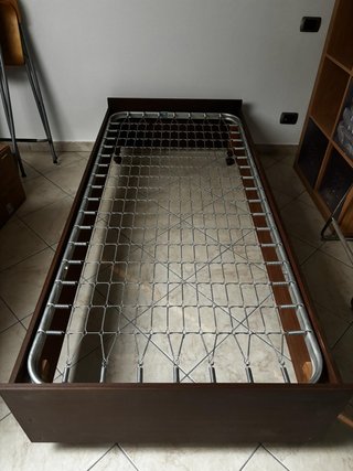 Letto singolo con rete e materasso