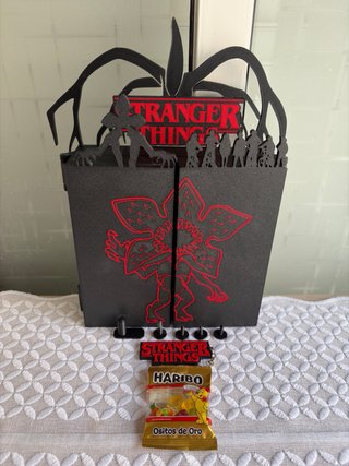 Expositor Stranger Things Funkos Pop Kinderjoy