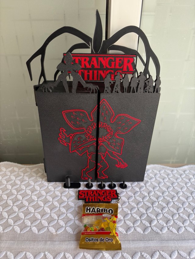 Expositor Stranger Things Funkos Pop Kinderjoy