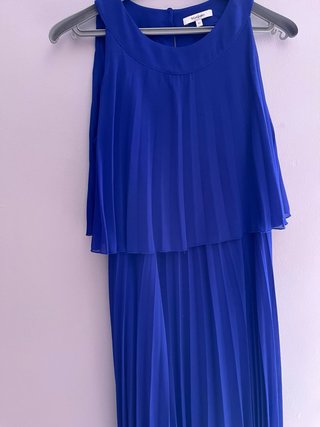 Vestido de fiesta azul plisado