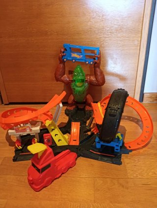 Pista Hot Wheels City Gorila con Camión Azul