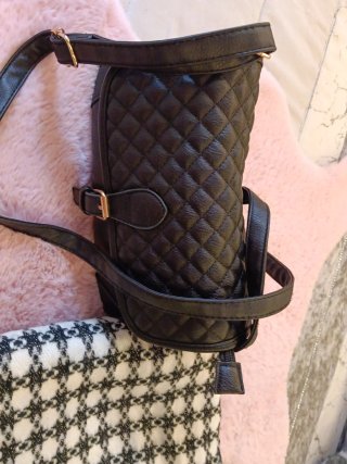 Lote:Bolso acolchado y fular estampado