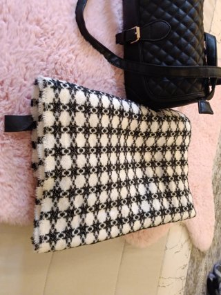 Lote:Bolso acolchado y fular estampado