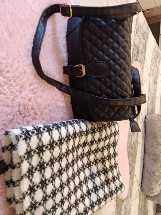 Lote:Bolso acolchado y fular estampado