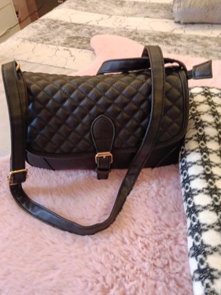 Lote:Bolso acolchado y fular estampado