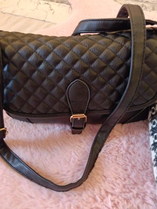 Lote:Bolso acolchado y fular estampado