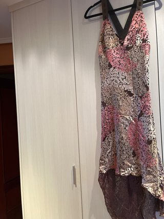 Vestido Guess floral marrón y rosa
