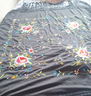 Mantón Flamenca Gitana Bordado Negro