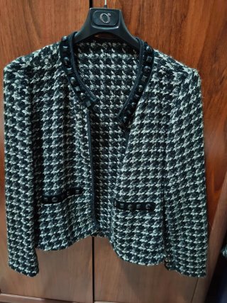 Tailleur Chanel donna nero e bianco