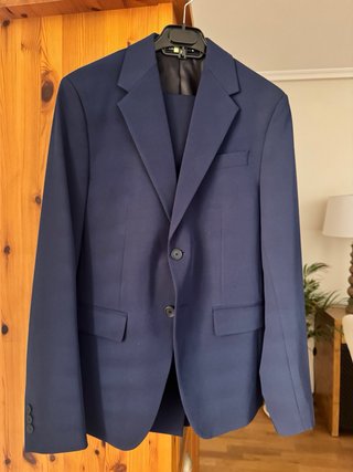 Traje azul Zara chico