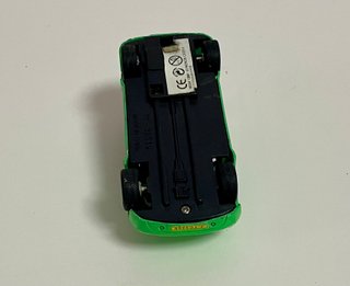 Coche de juguete verde