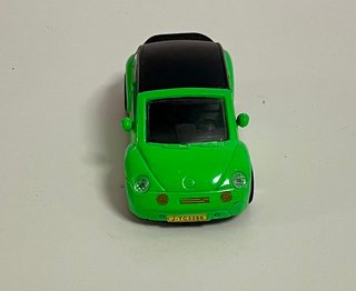 Coche de juguete verde