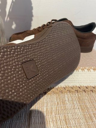Zapatillas Veja Marrones y Blancas