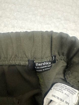 Falda-pantalón Bershka verde militar