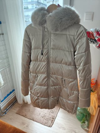 Plumífero largo beige/dorado talla M